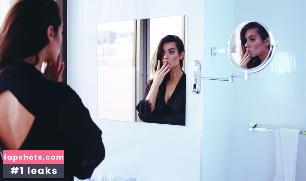 Laura Wells Nude Leaks OnlyFans Photos #10 - LeakJerk