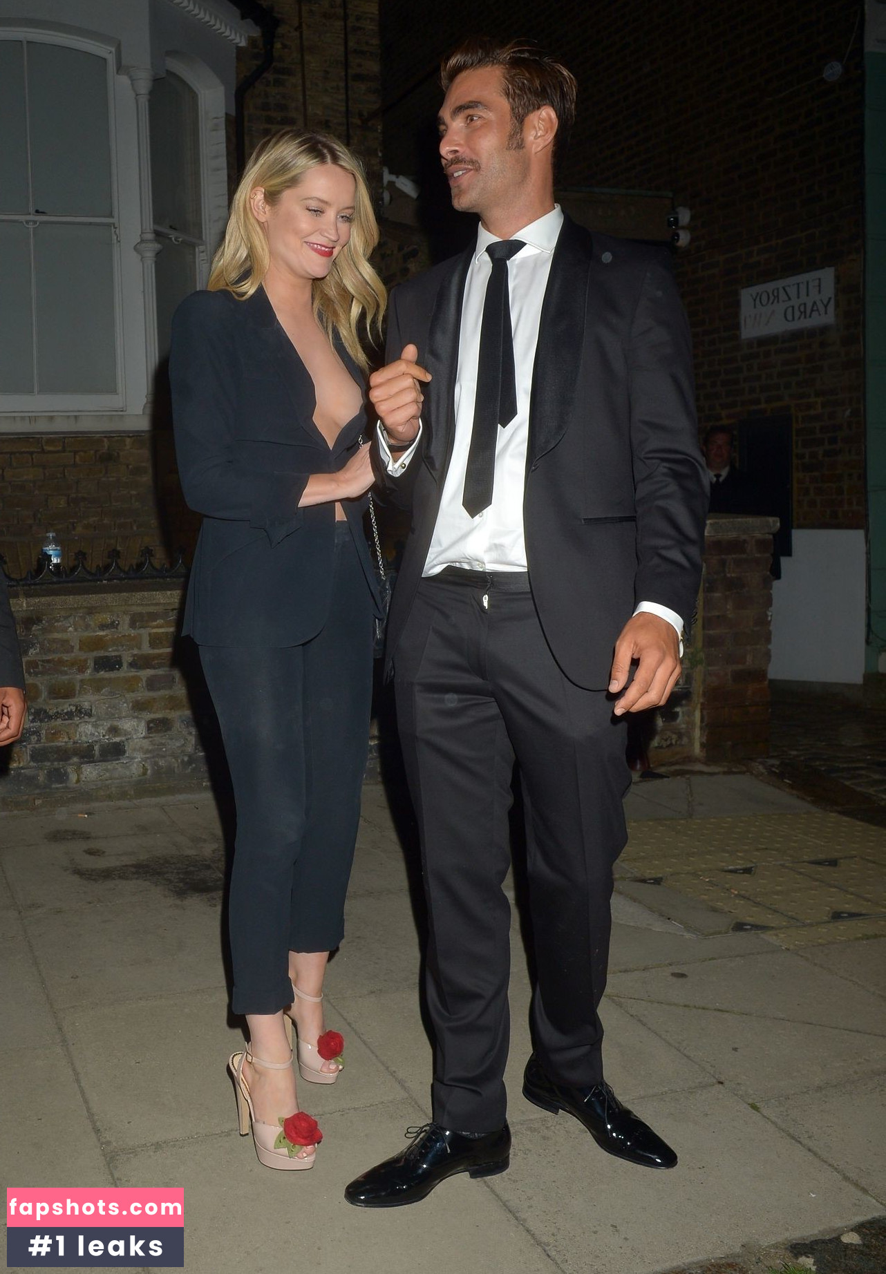 Laura Whitmore Nahé úniky fotek pouze od fanoušků #46 - Fapshots