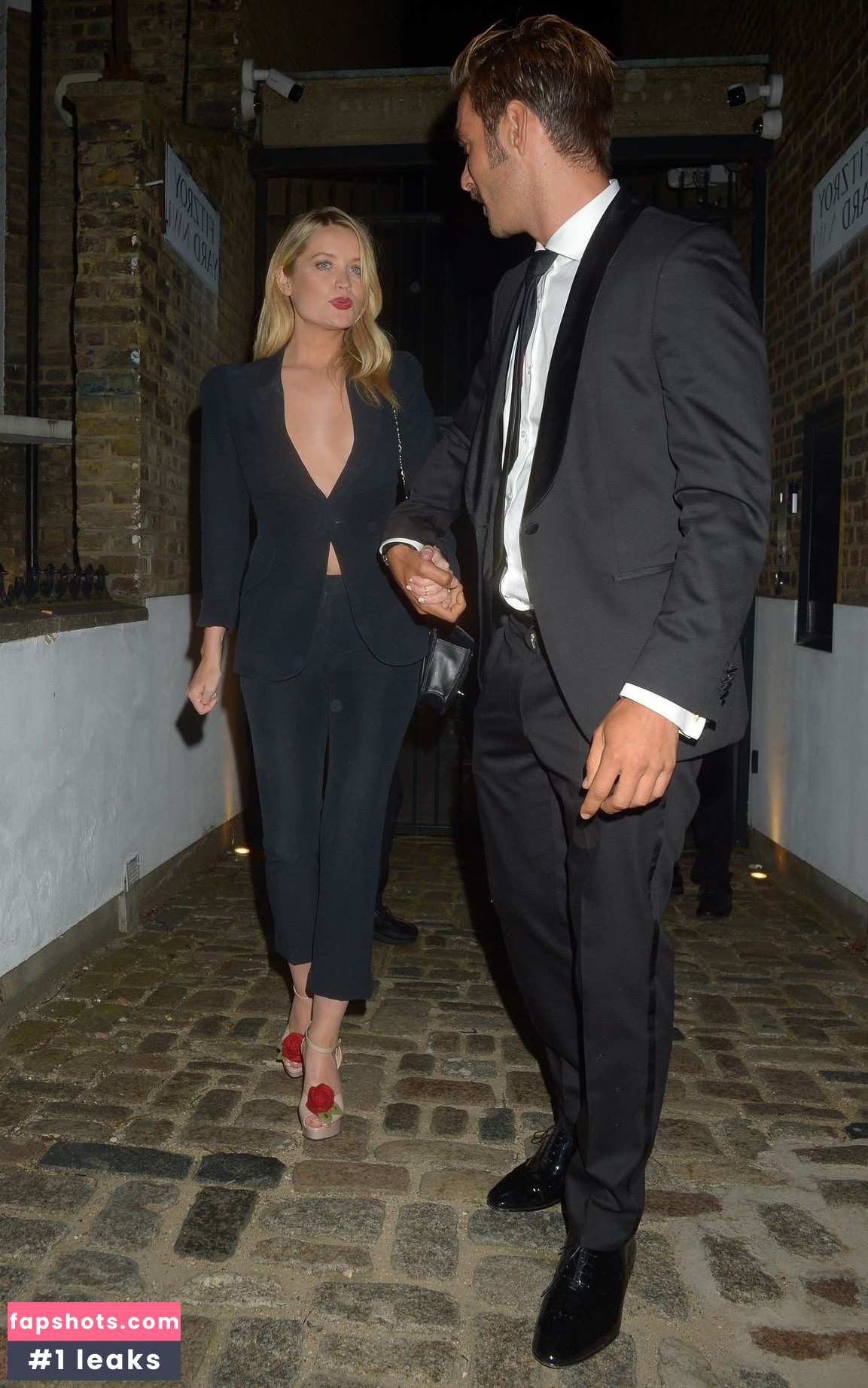 Laura Whitmore Nahé úniky fotek pouze od fanoušků #48 - Fapshots