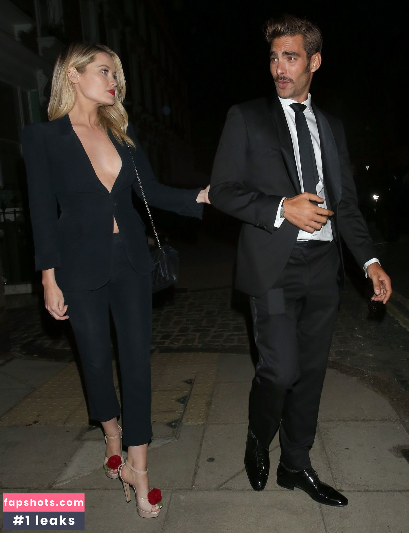 Laura Whitmore Nahé úniky fotek pouze od fanoušků #50 - Fapshots