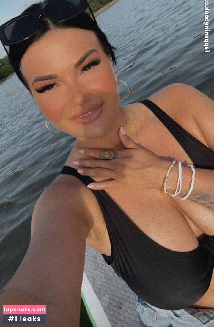 Laura Wölki gallery photo #15