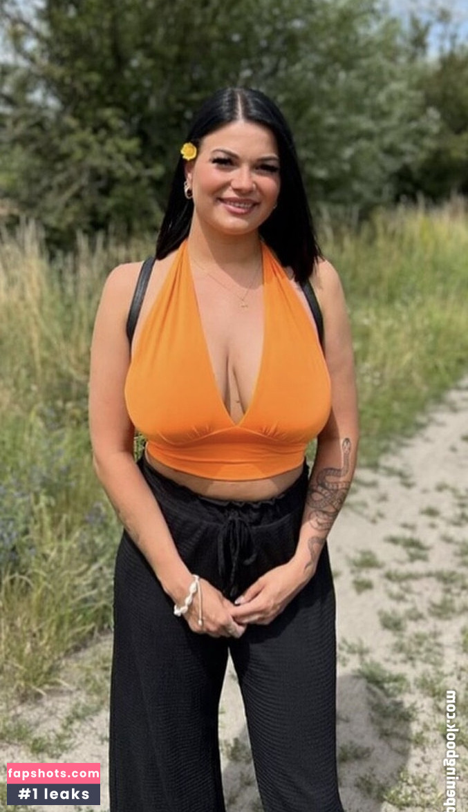 Laura Wölki gallery photo #3