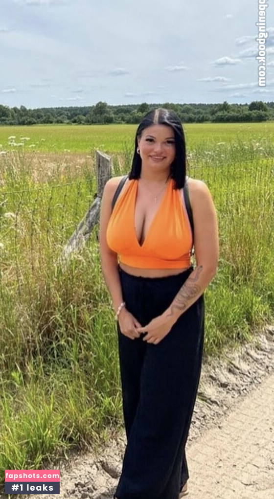 Laura Wölki gallery photo #4