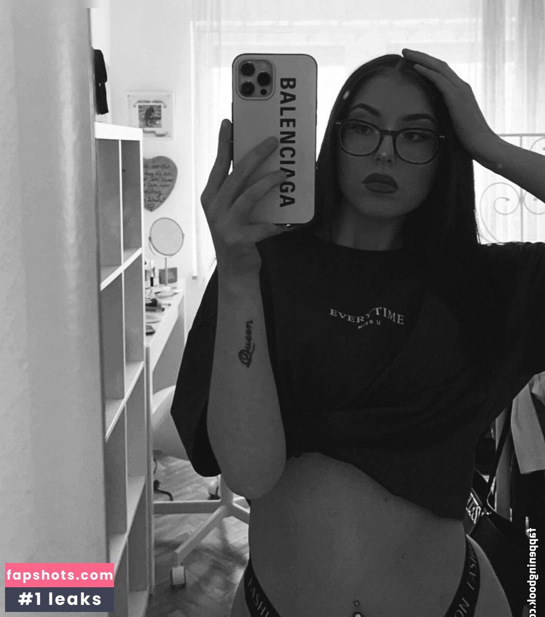 Lauraaasmk Nude Leaks OnlyFans Photos #19 - LeakJerk