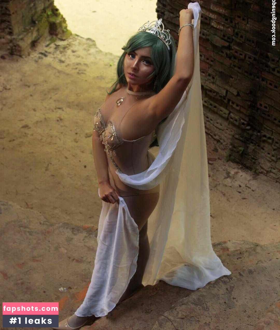 lauratsukii gallery photo #8