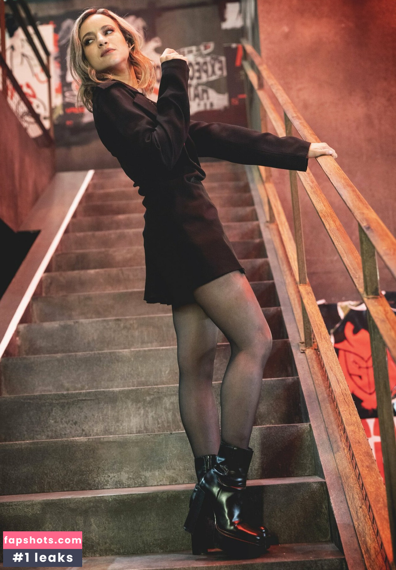 Laure Valée gallery photo #101