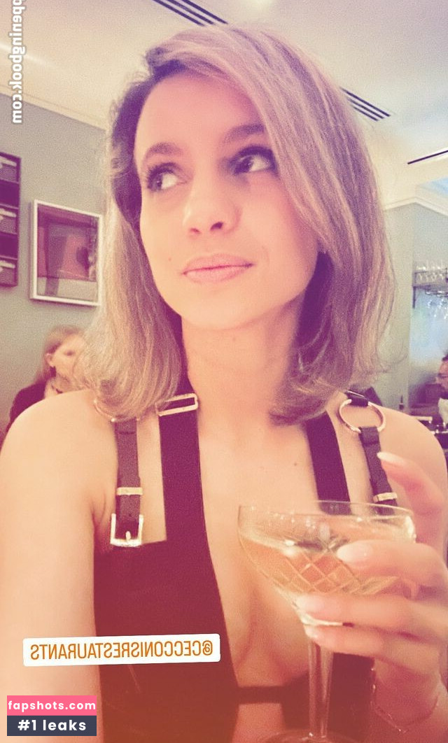 Laure Valée gallery photo #104