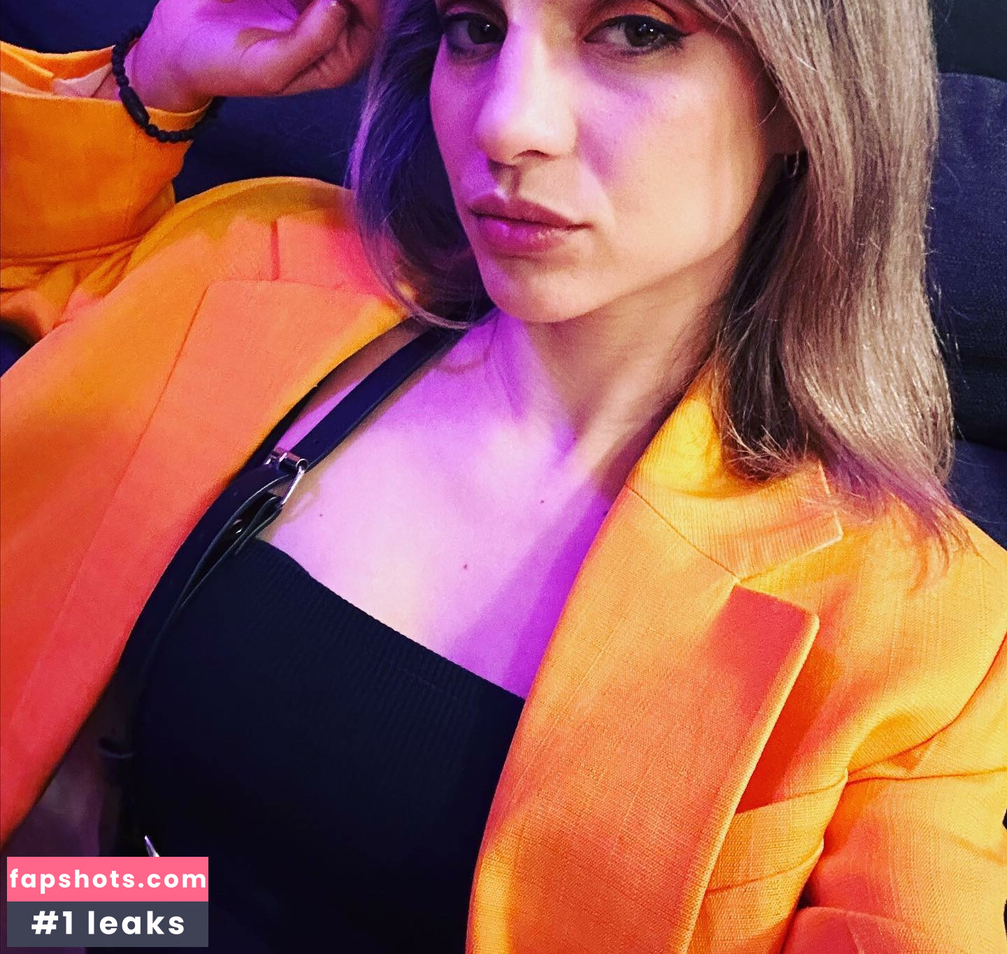 Laure Valée gallery photo #105