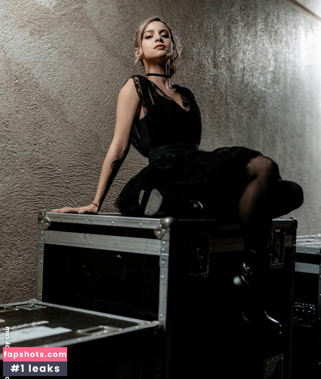 Laure Valée gallery photo #113