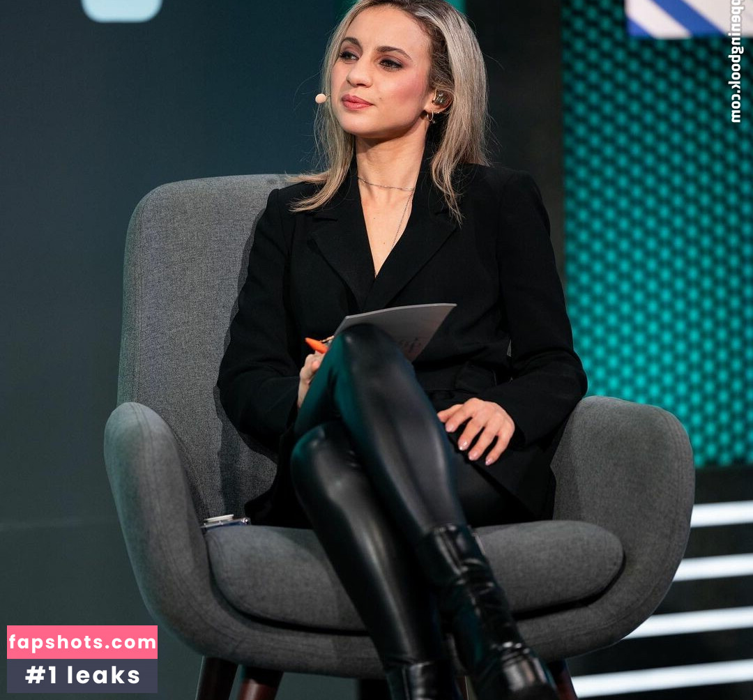 Laure Valée gallery photo #114