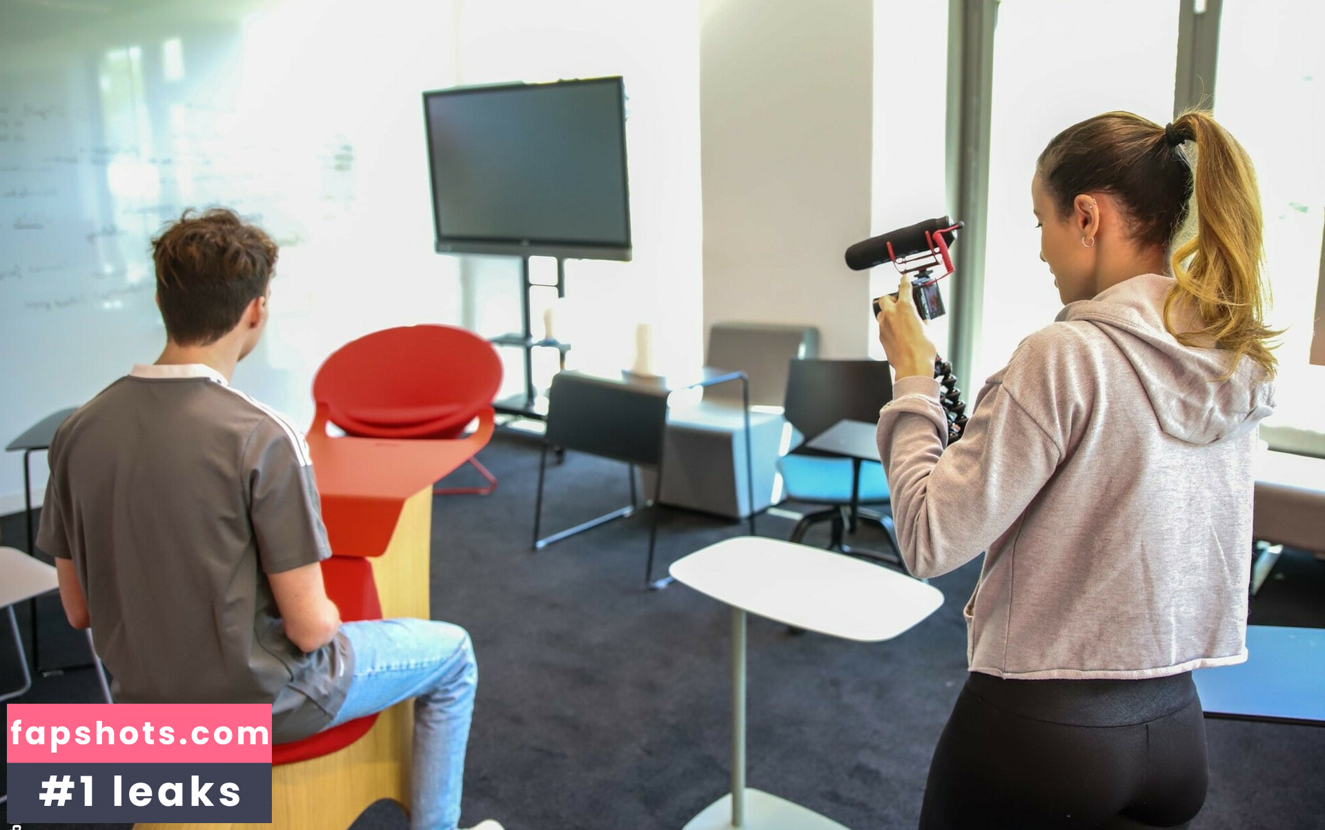 Laure Valée gallery photo #117