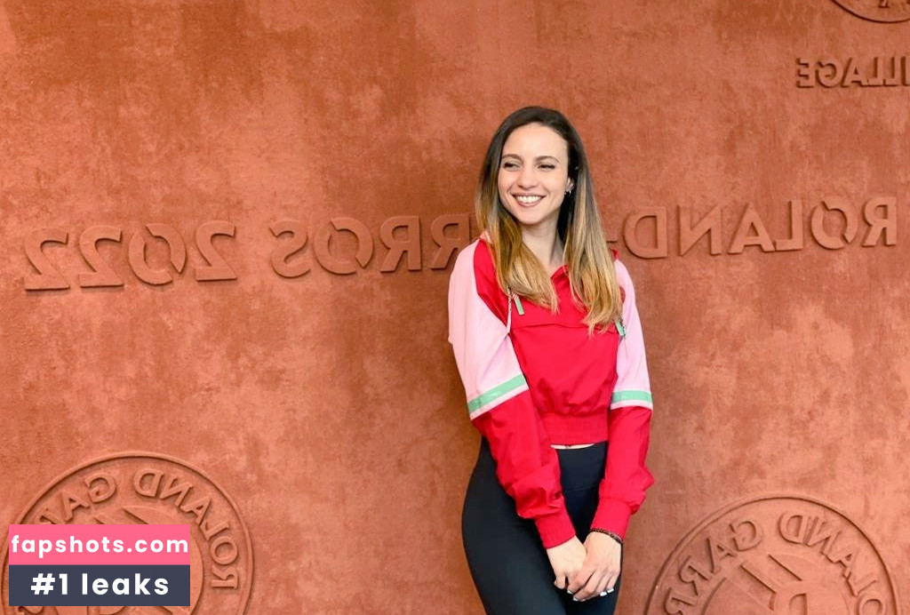 Laure Valée gallery photo #126