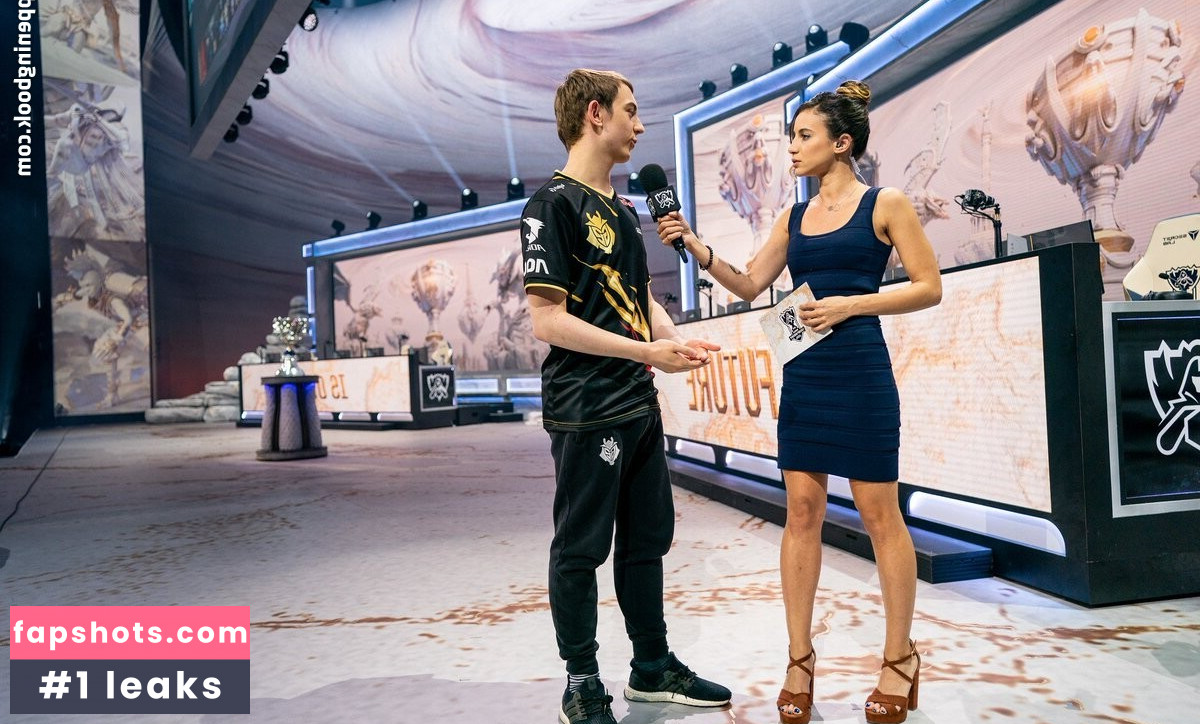 Laure Valée gallery photo #132