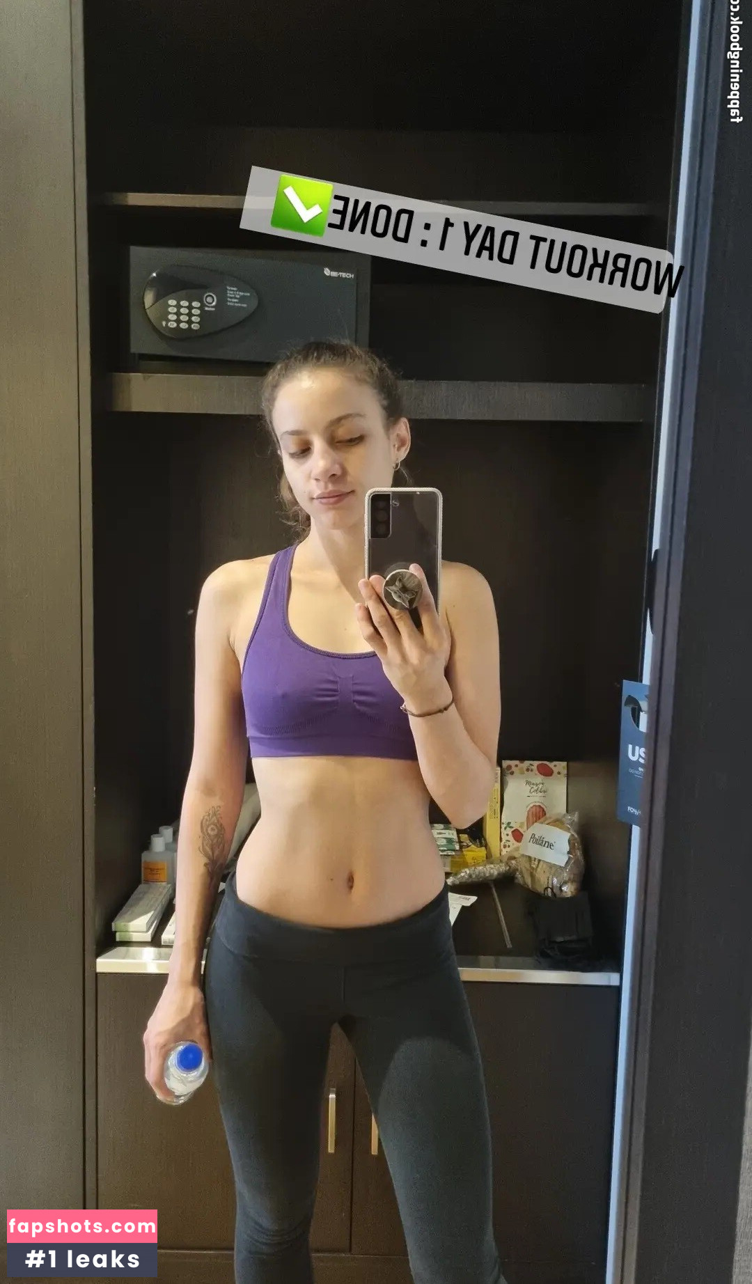 Laure Valée gallery photo #136