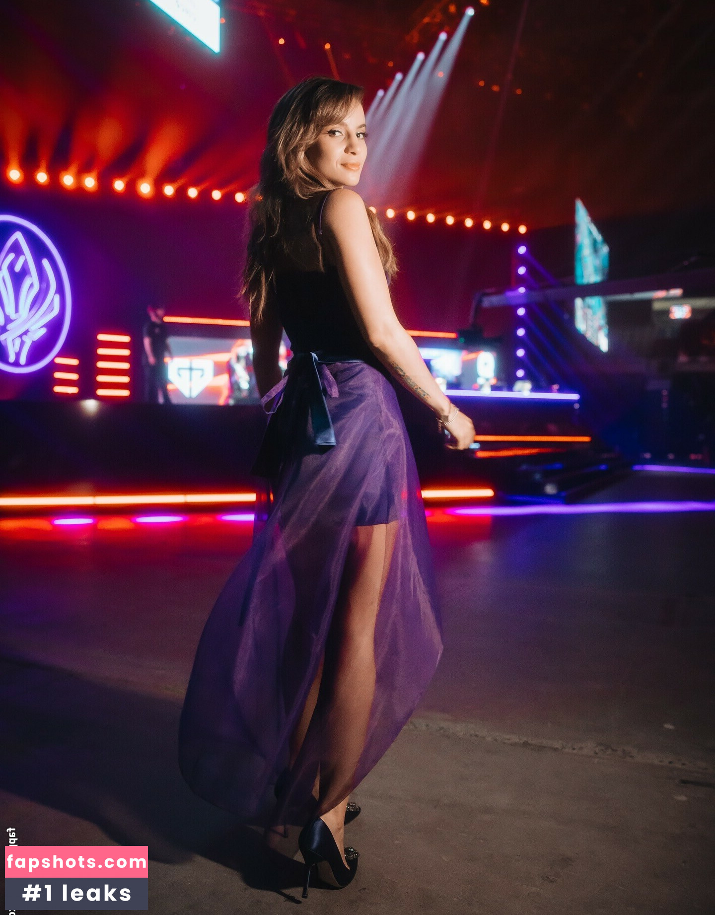 Laure Valée gallery photo #15