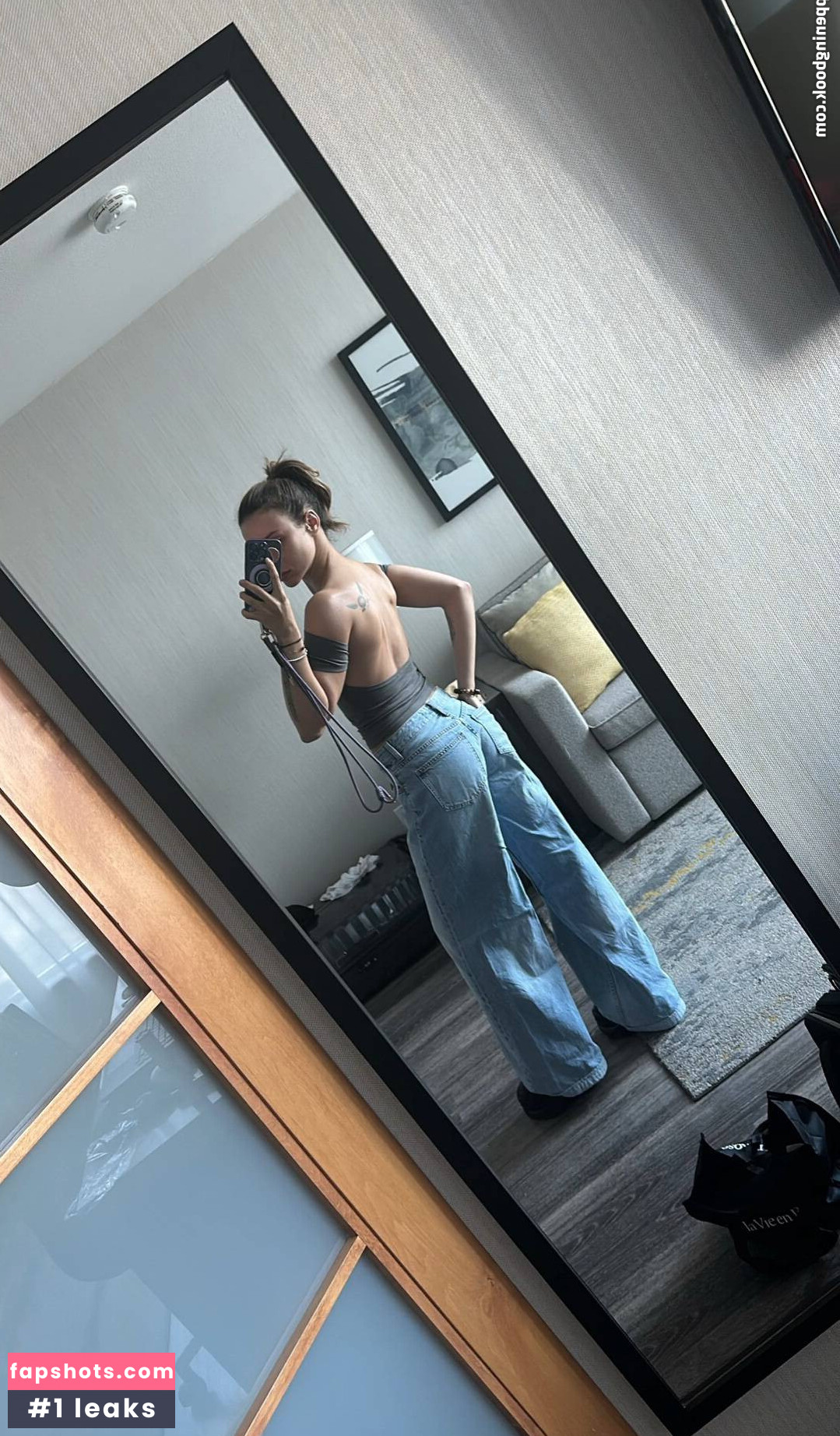 Laure Valée gallery photo #17