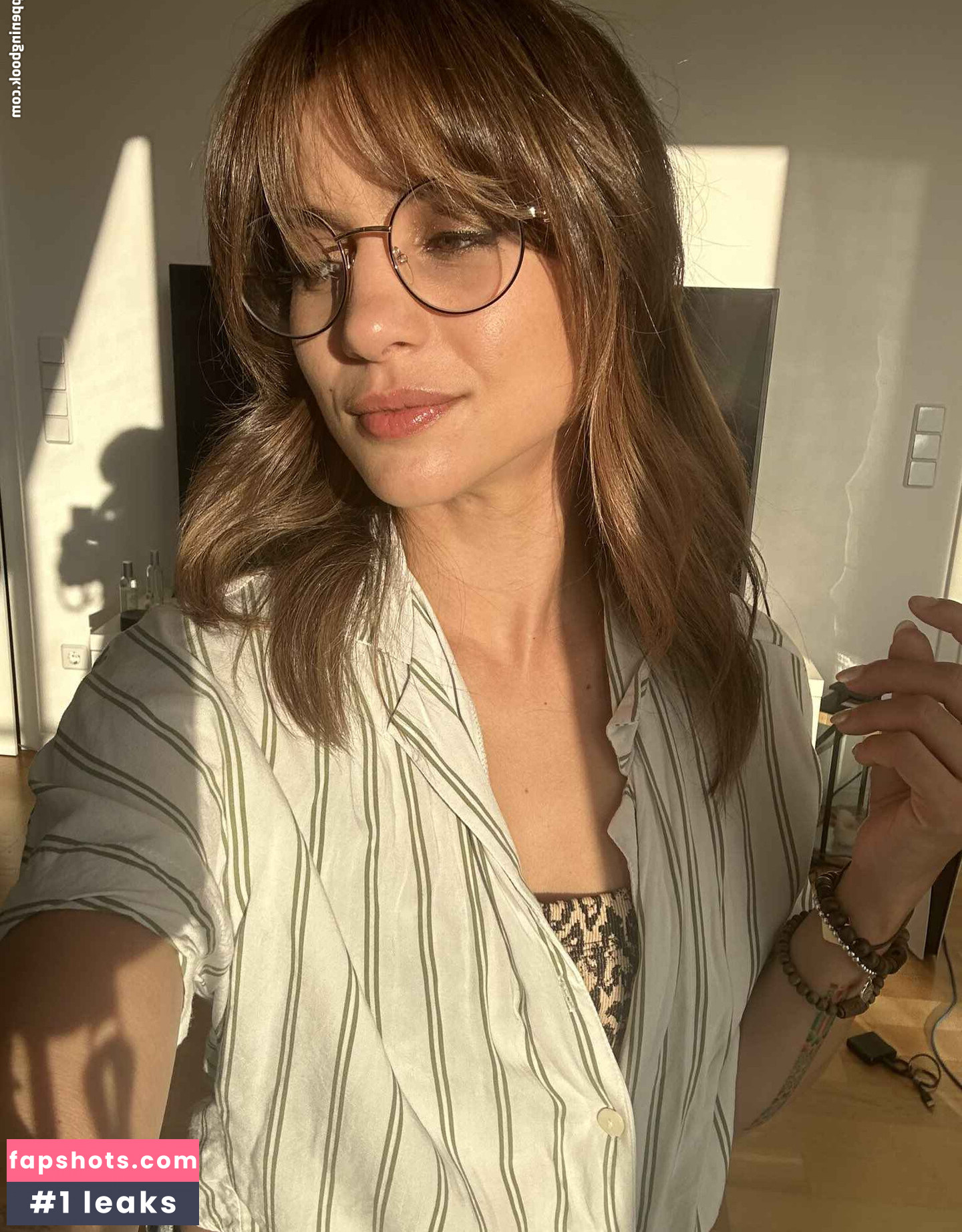 Laure Valée gallery photo #28