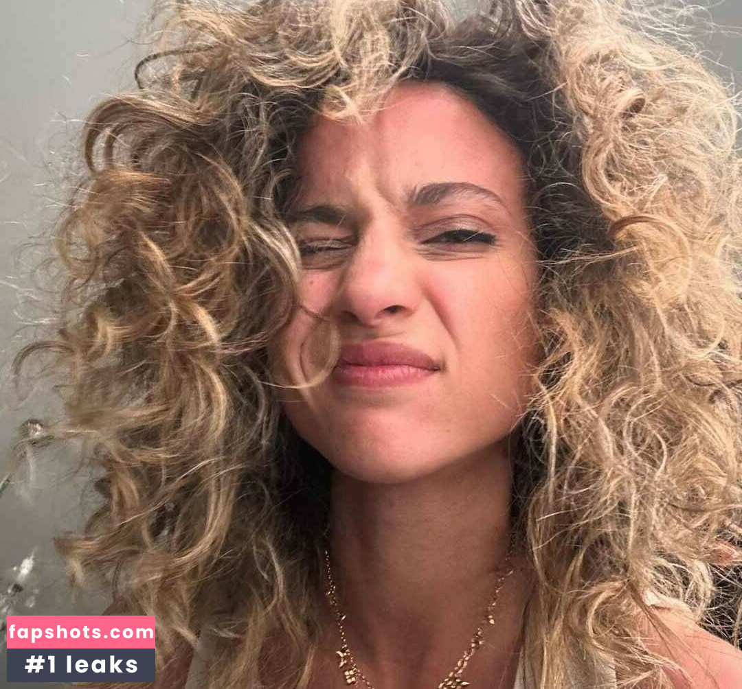 Laure Valée gallery photo #33