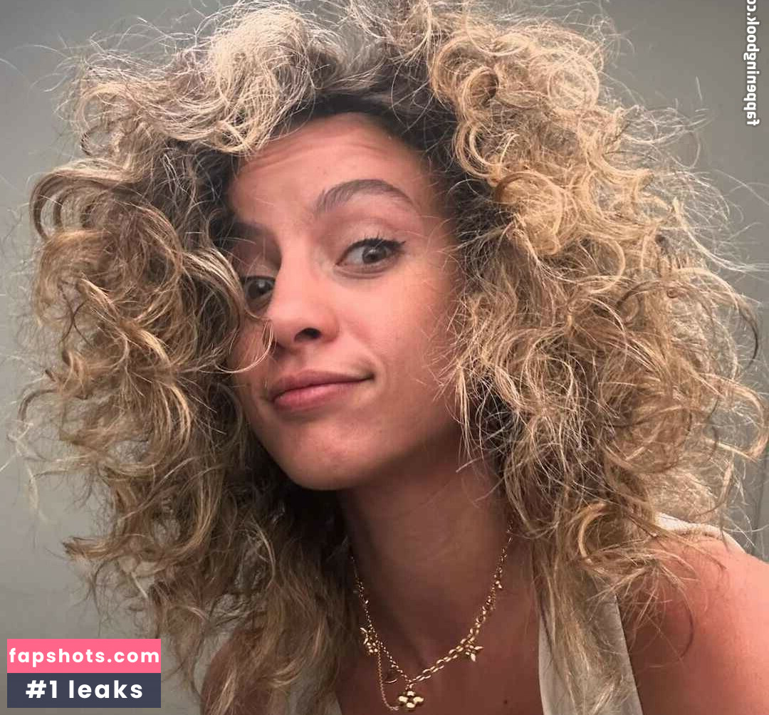 Laure Valée gallery photo #35