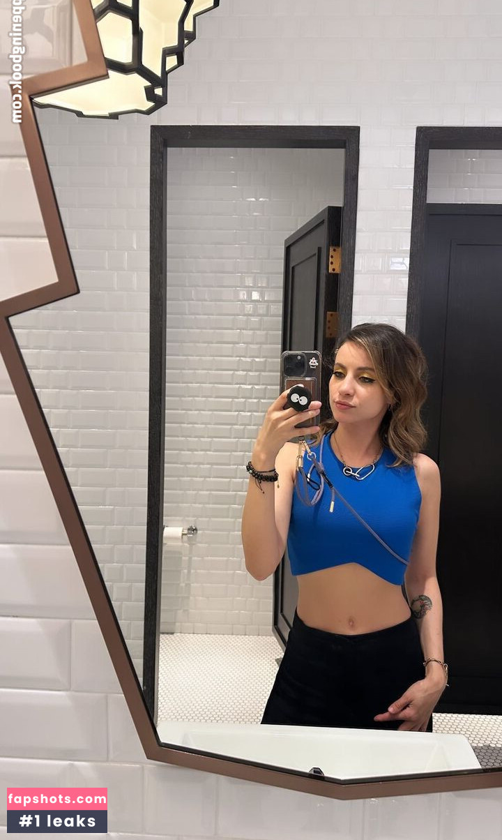 Laure Valée gallery photo #36