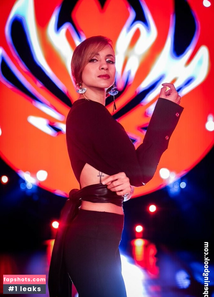 Laure Valée gallery photo #38