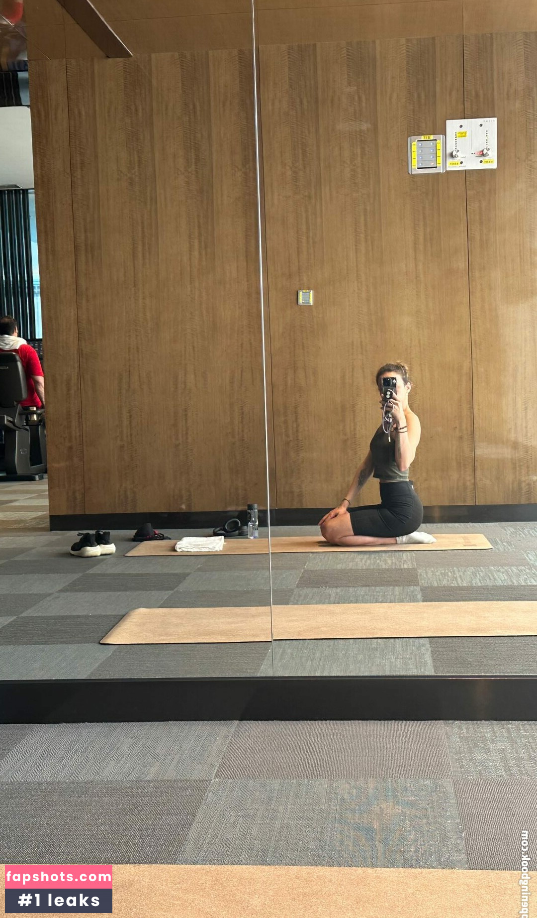 Laure Valée gallery photo #40