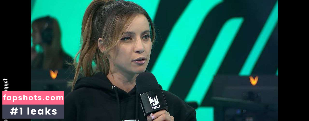 Laure Valée gallery photo #49