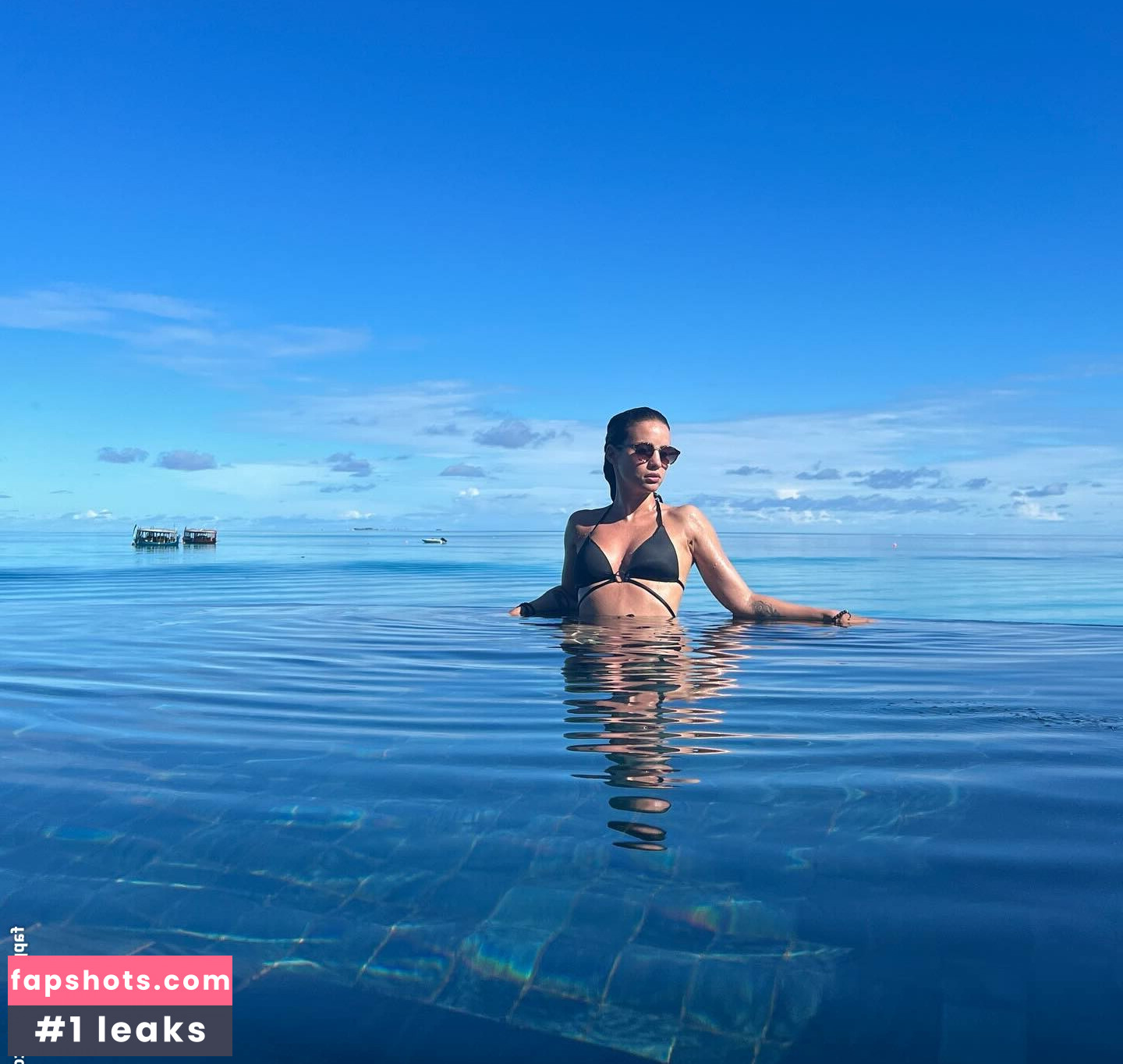 Laure Valée gallery photo #62