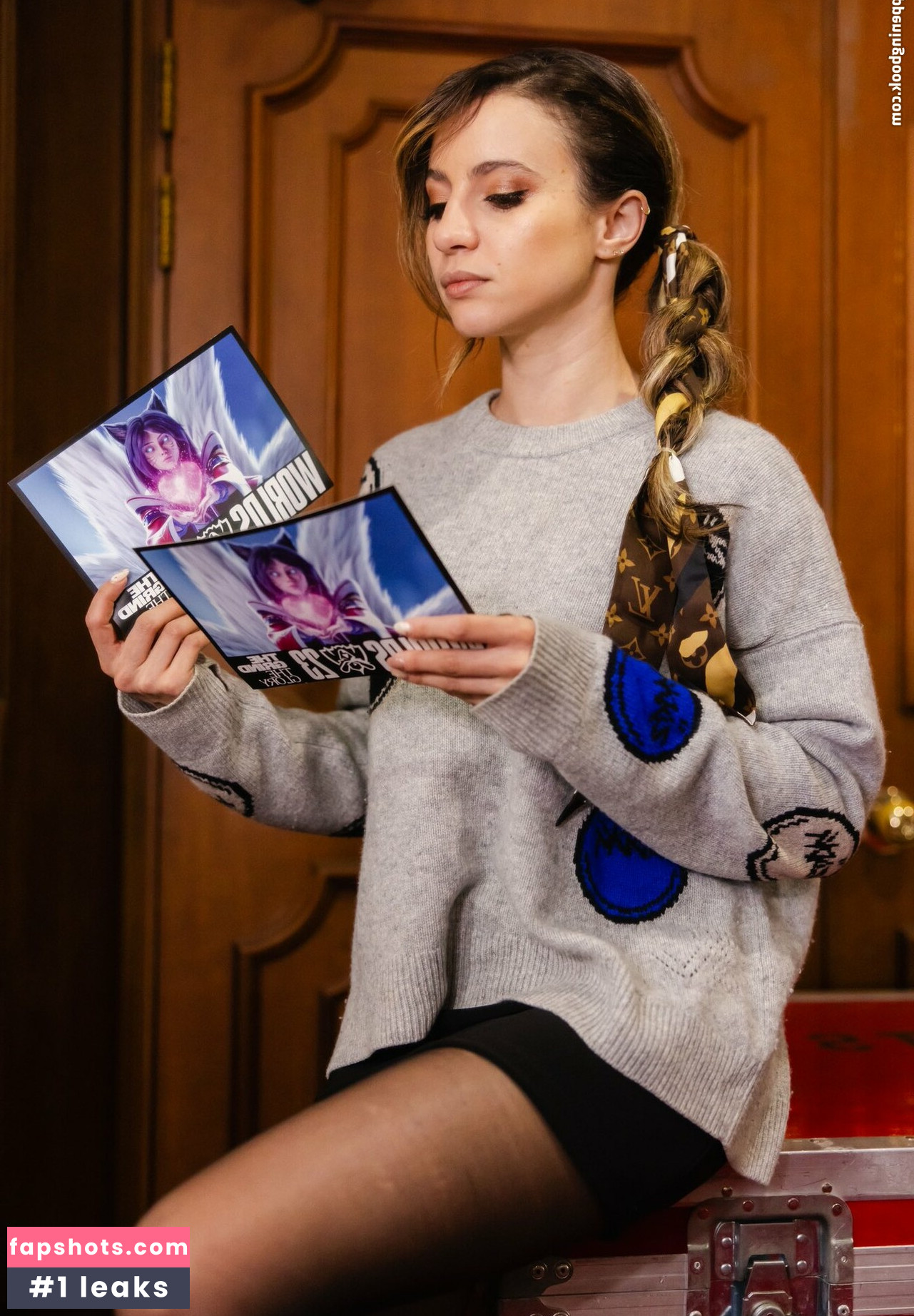 Laure Valée gallery photo #70