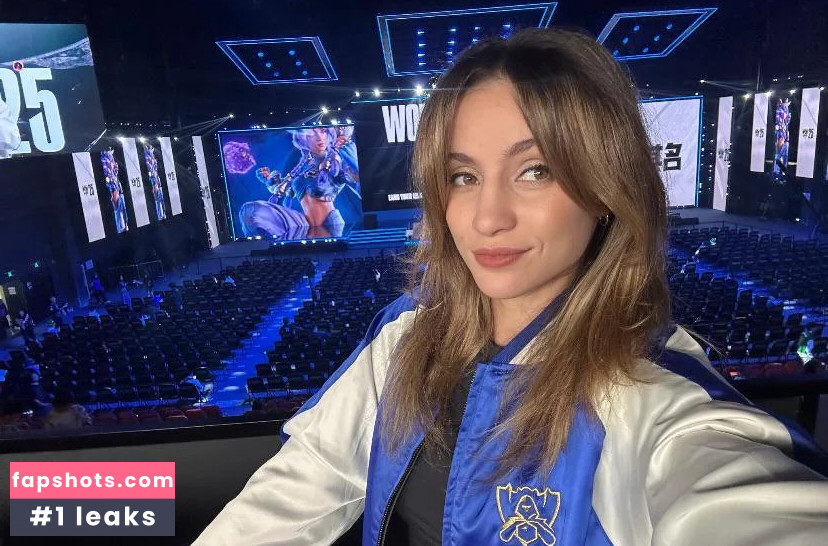 Laure Valée gallery photo #8