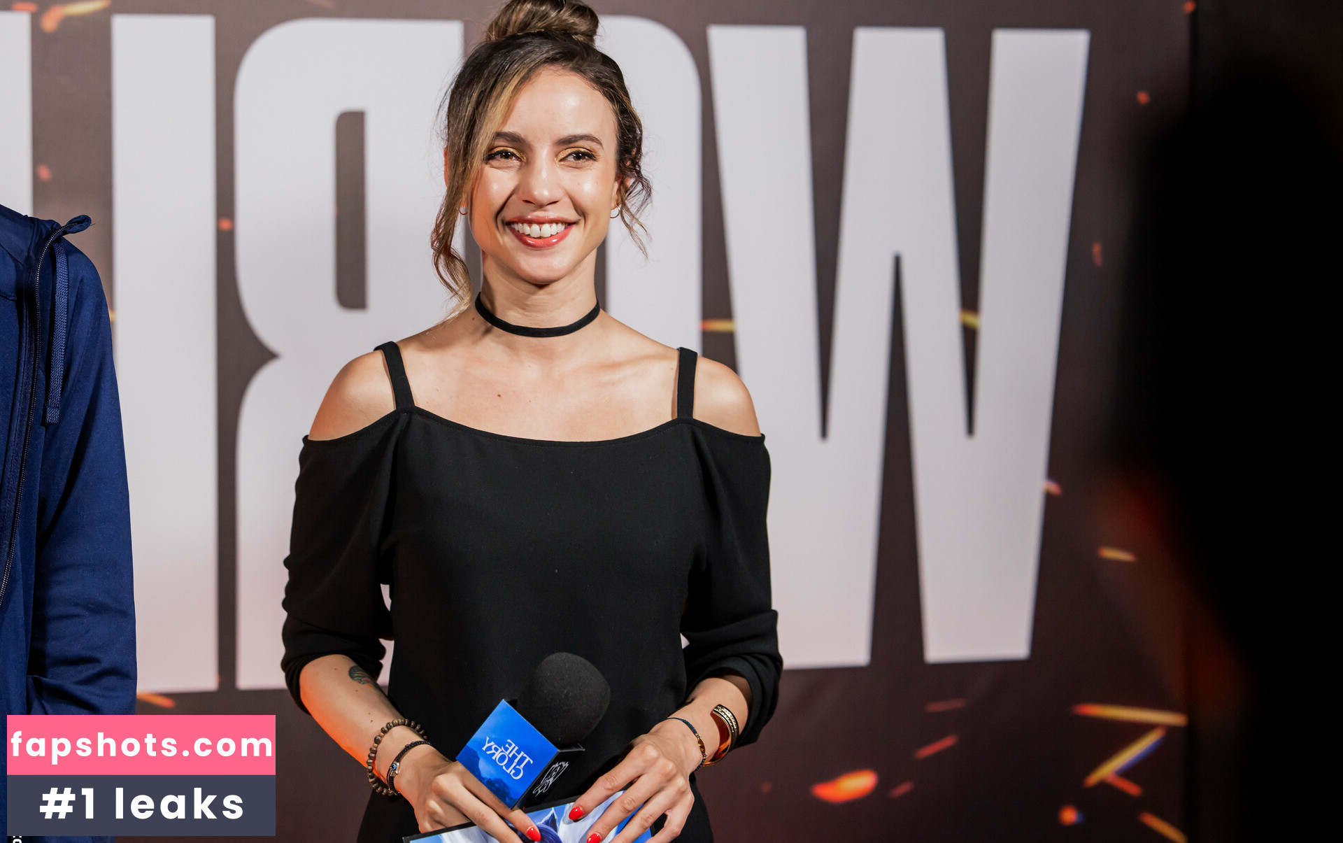 Laure Valée gallery photo #74