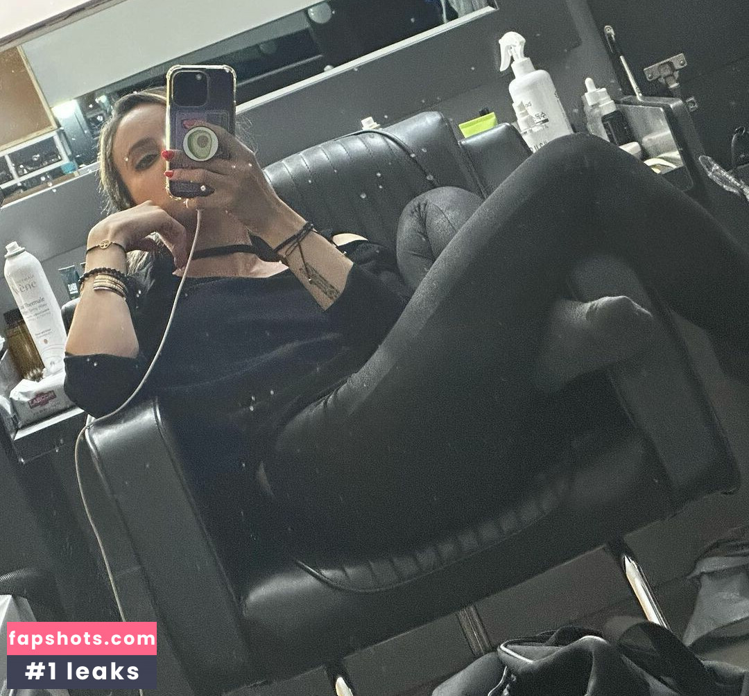 Laure Valée gallery photo #75