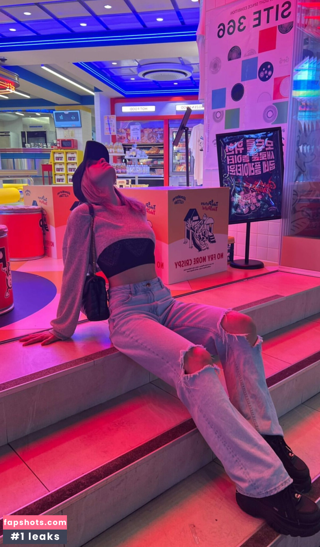 Laure Valée gallery photo #78