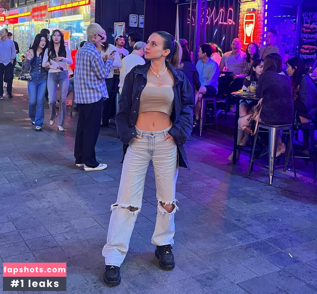 Laure Valée gallery photo #80