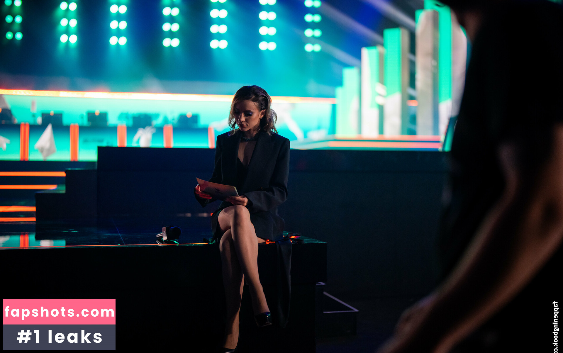 Laure Valée gallery photo #84