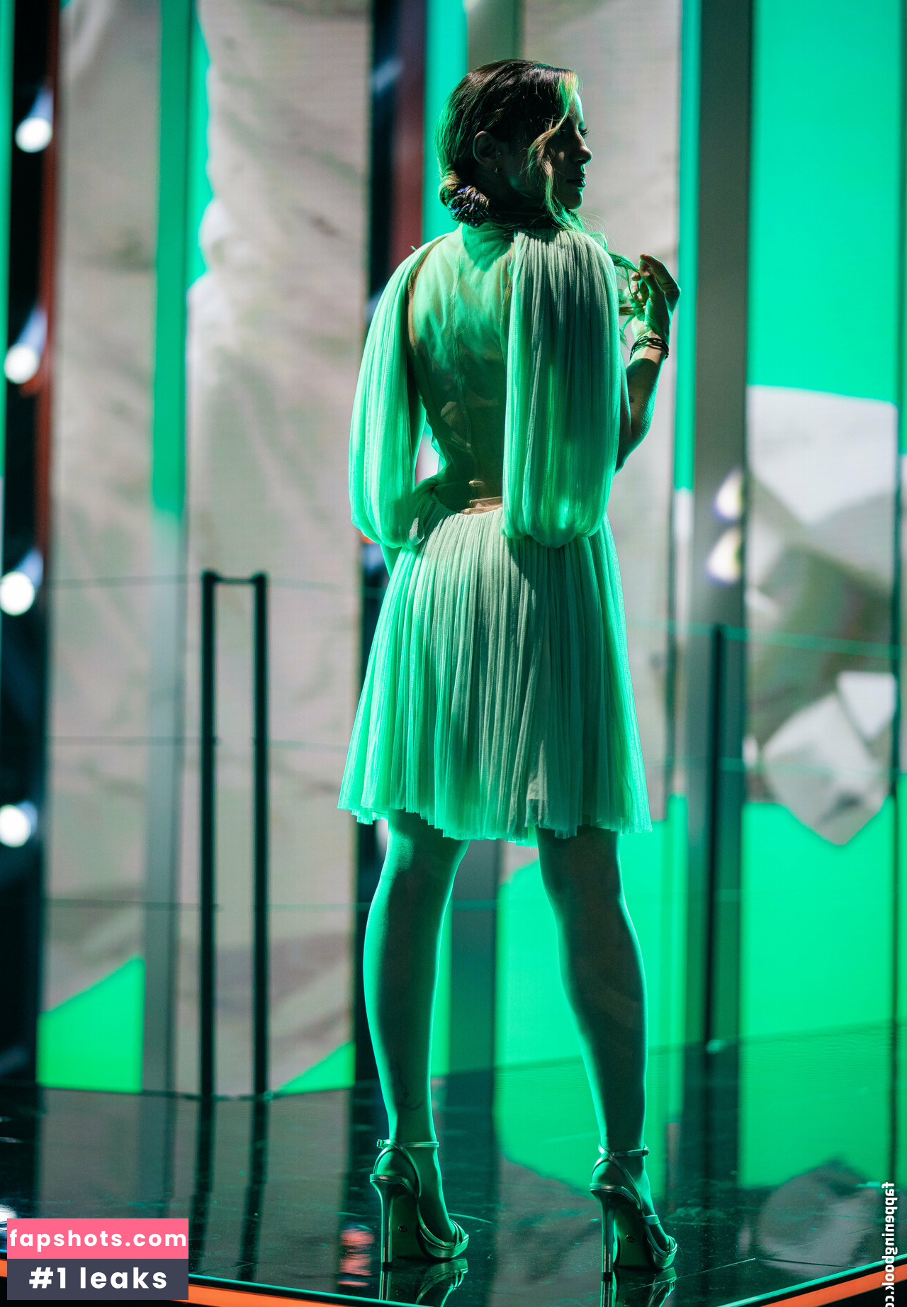 Laure Valée gallery photo #86