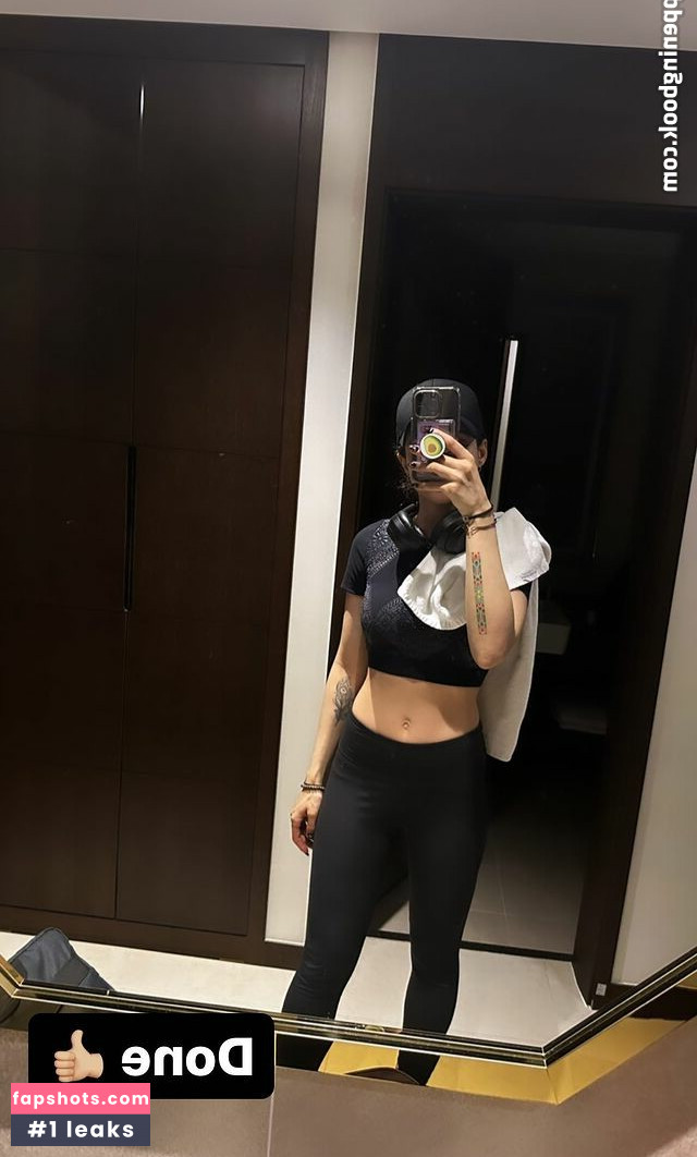 Laure Valée gallery photo #90