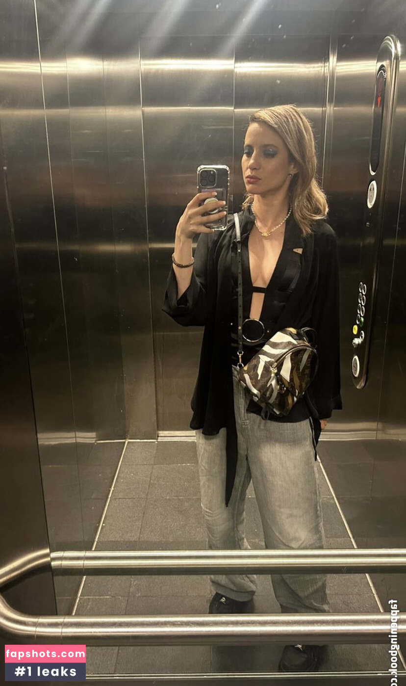 Laure Valée gallery photo #92