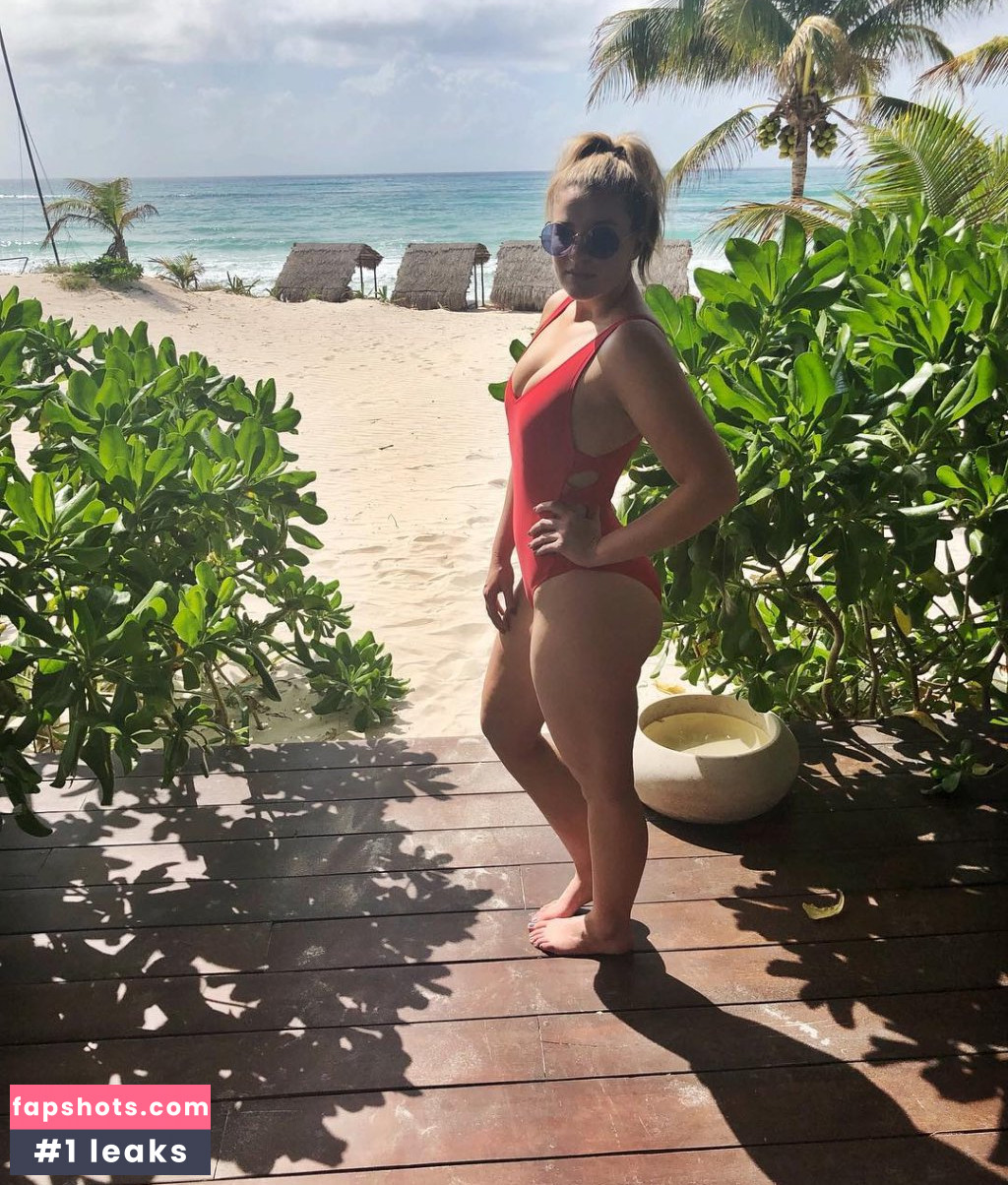 Lauren Alaina gallery photo #13