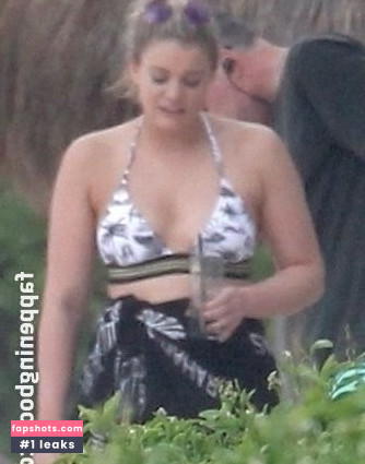 Lauren Alaina gallery photo #14