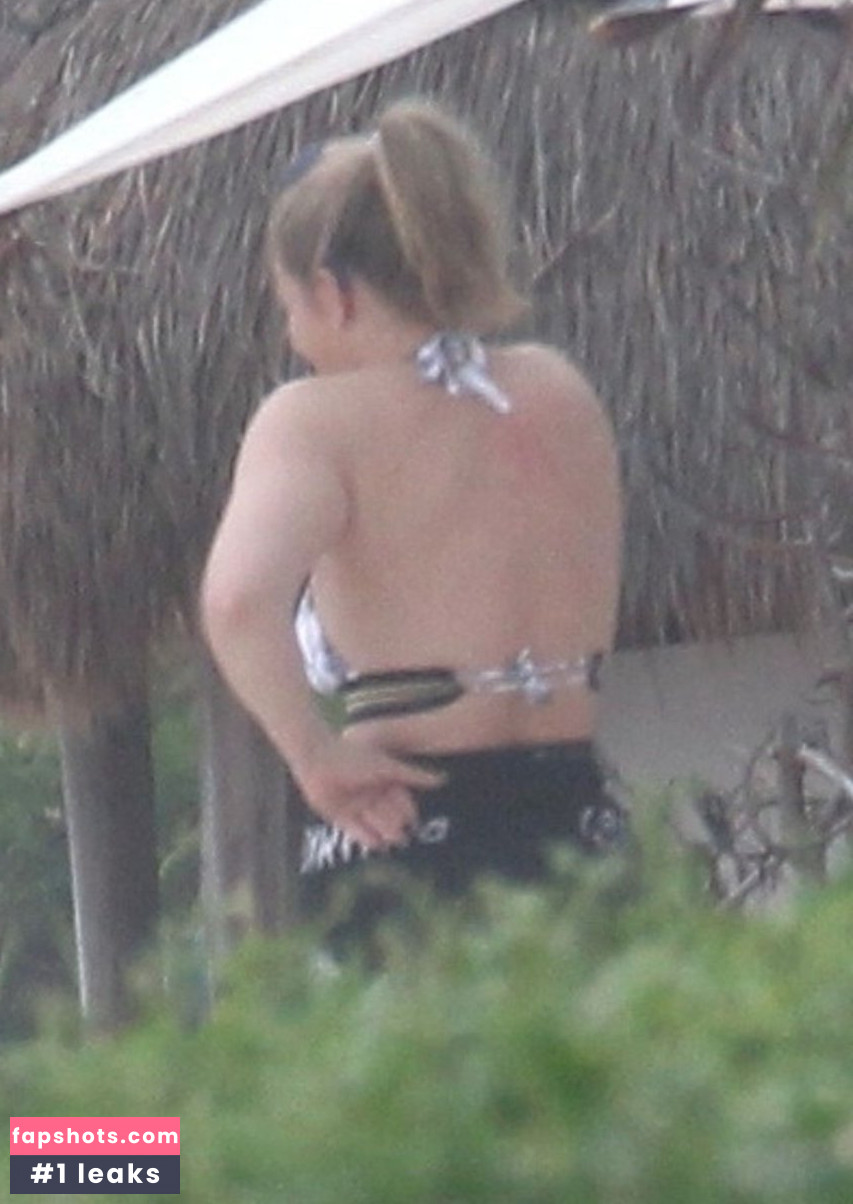 Lauren Alaina gallery photo #15