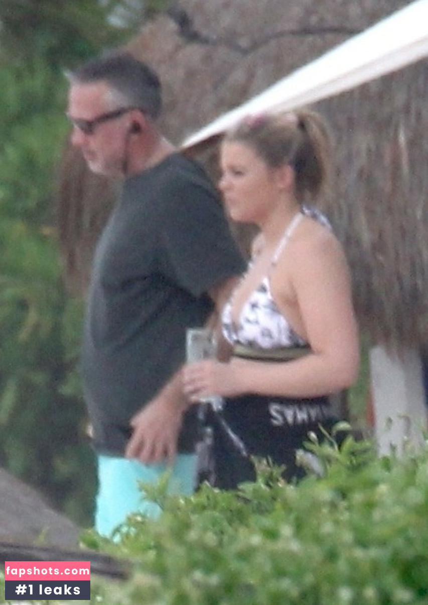 Lauren Alaina gallery photo #17