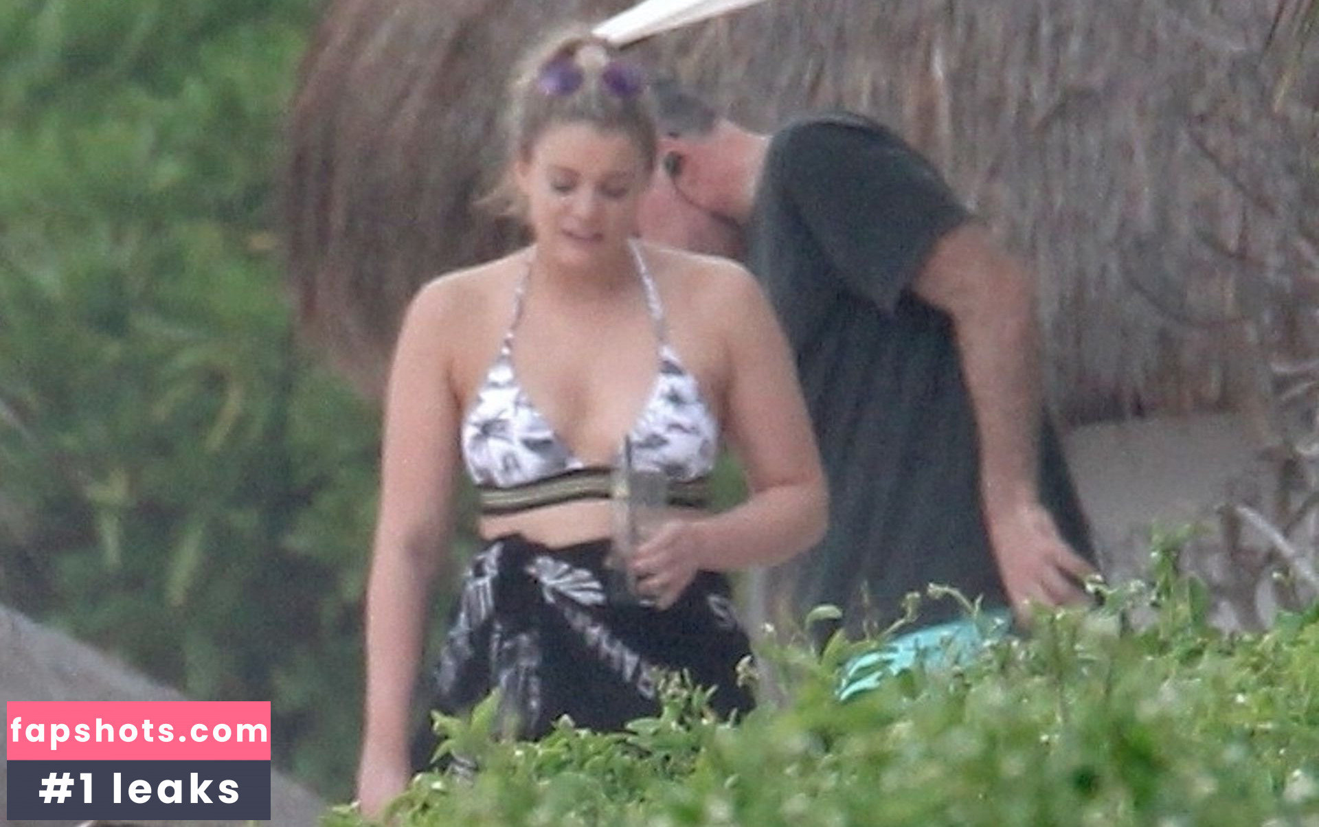 Lauren Alaina gallery photo #19