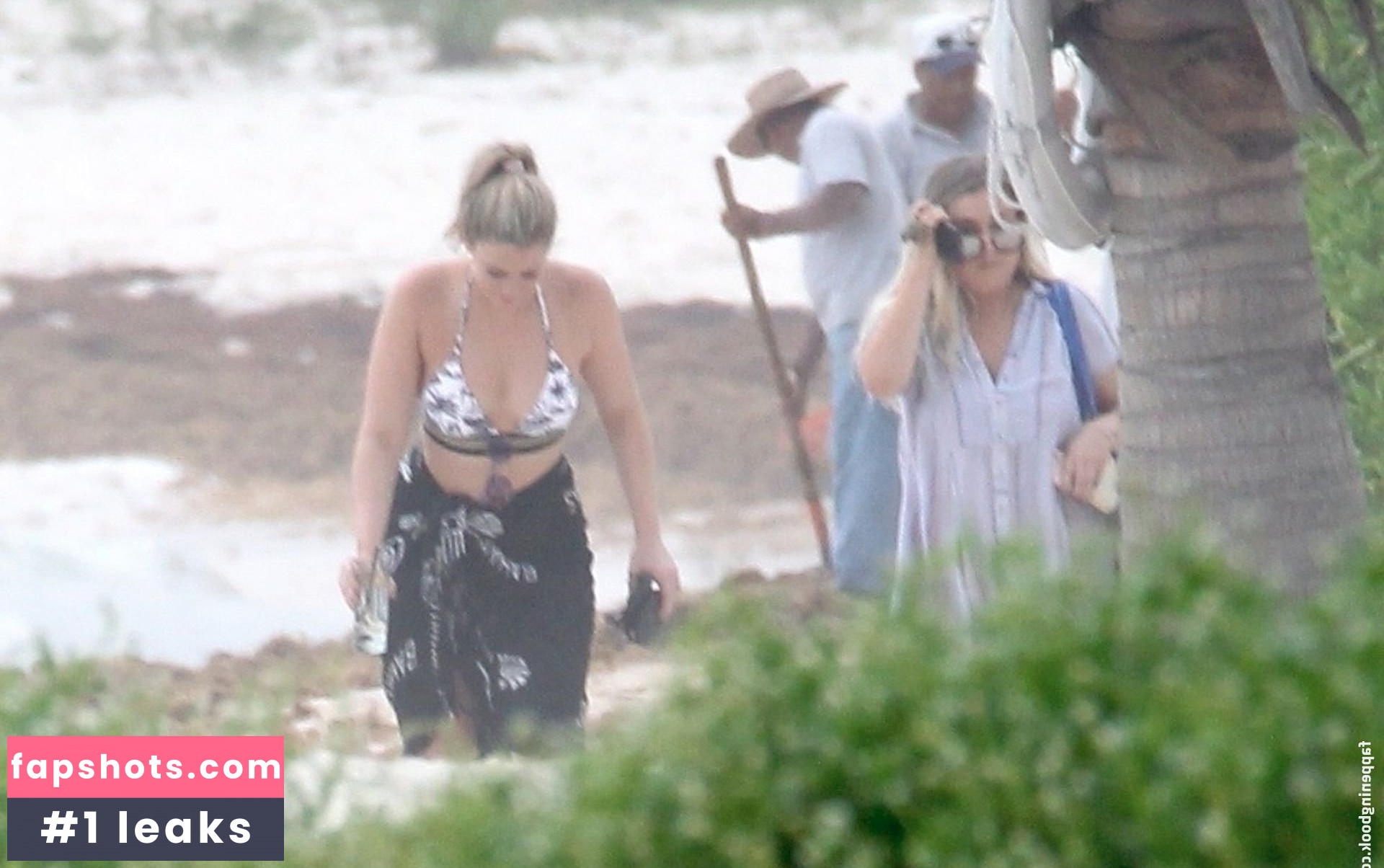 Lauren Alaina gallery photo #20