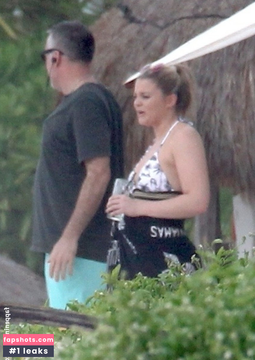 Lauren Alaina gallery photo #22