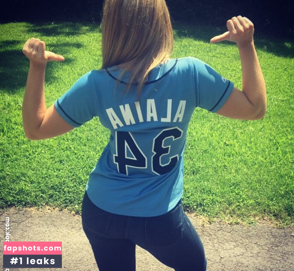 Lauren Alaina gallery photo #9