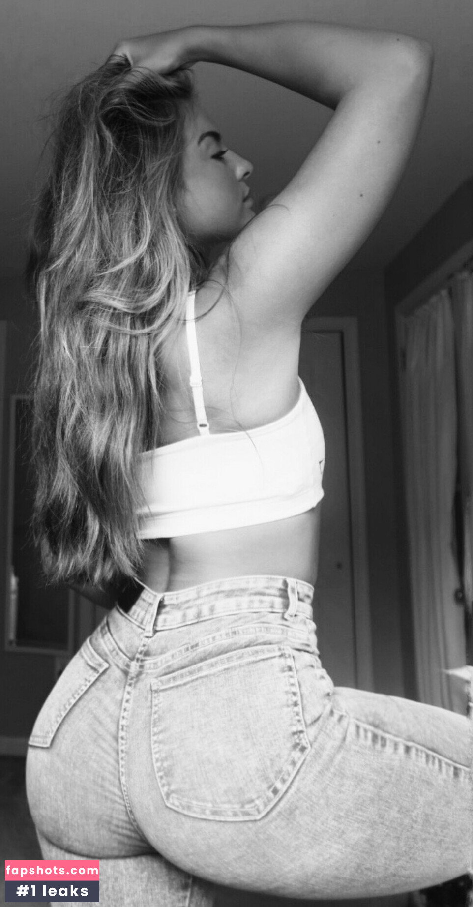 Lauren Bauer gallery photo #19