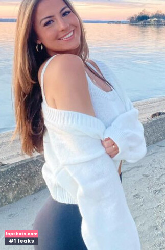 Lauren Bauer gallery photo #49