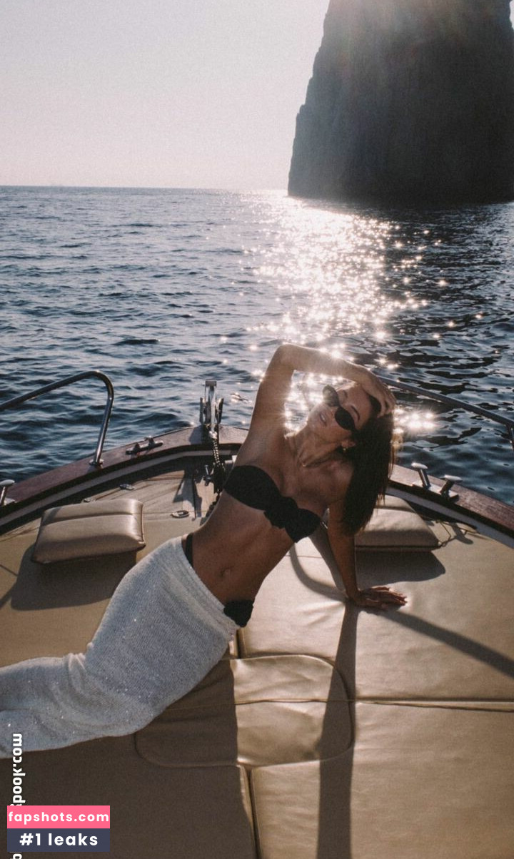 Lauren Bullen Nude Leaks OnlyFans Photos #15 - LeakJerk