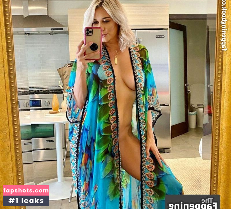 Lauren Compton gallery photo #28